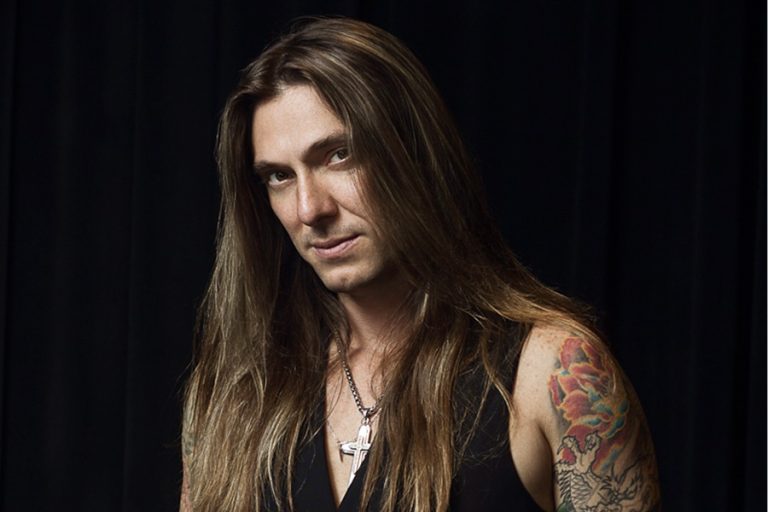 Edu Falaschi, ex-integrante do Angra, faz show em Goiânia em junho