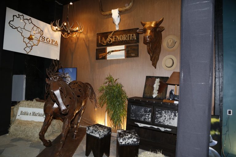Ambiente inspirado na arquitetura rural recebe a tradicional cavalgada da Pecuária neste sábado