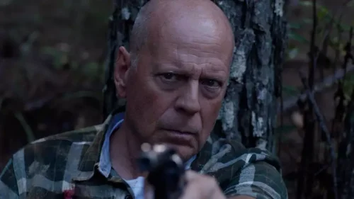O último ato heroico: Bruce Willis deslumbra em uma performance memorável no suspense 'No Lugar Errado