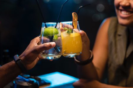 Mocktails sofisticados ganham espaço nos cardápios devido à demanda por opções saudáveis