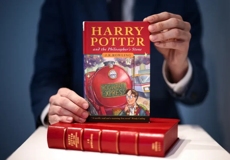 Harry Potter: capa original do 1º livro é vendida por mais de R$ 10 milhões