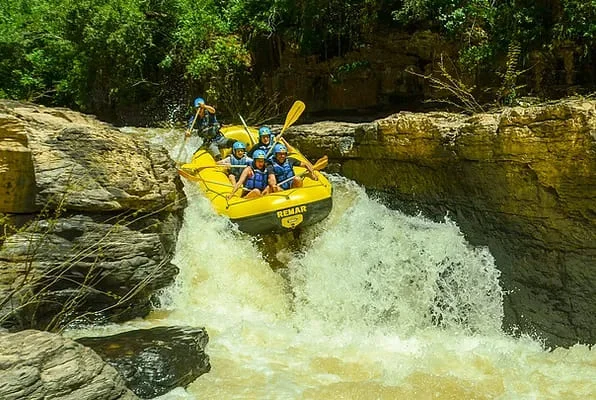 Rafiting em São João da Aliança na Chapada dos Veadeiros. Foto: Turismo na Natureza