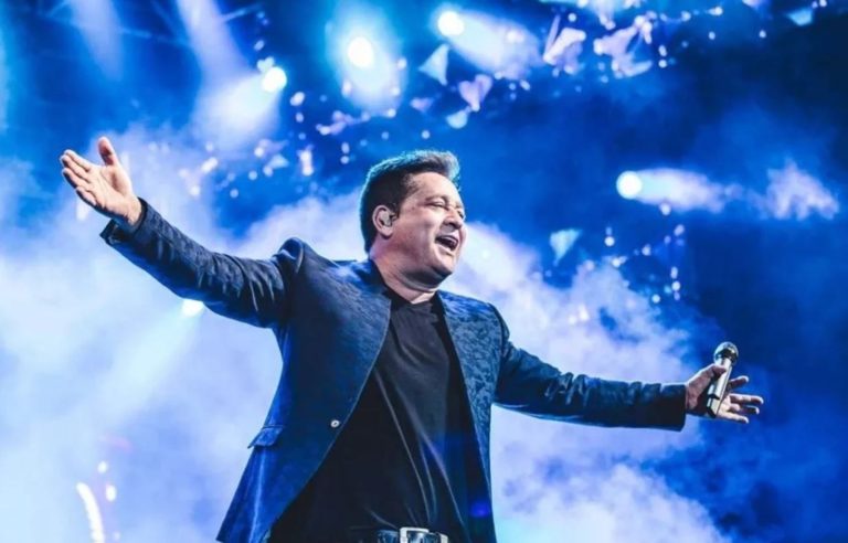 Cantor Leonardo faz show gratuito em Aruanã