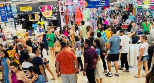 Shoppings da Região da 44 em Goiânia já percebem o aumento no número de caravanas dos outros estados que procuram roupas para o Dia dos Pais. Foto: Mega Moda