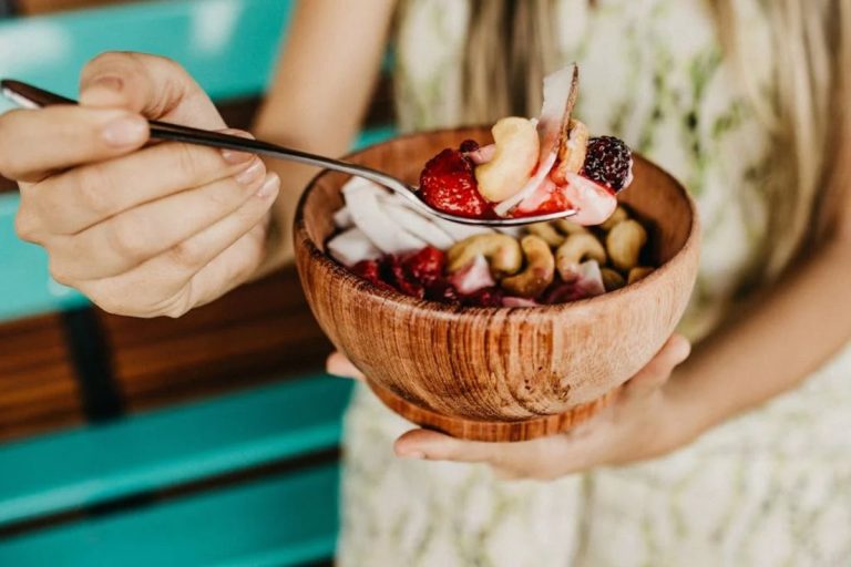9 alimentos que parecem saudáveis, mas estão te engordando sem você perceber