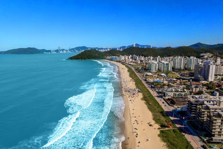 Essa belíssima cidade do litoral catarinense virou a queridinha dos goianos durante as férias