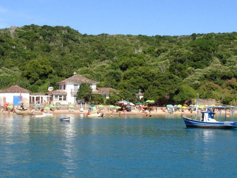 Descubra a belíssima praia carioca que está deixando os goianos apaixonados