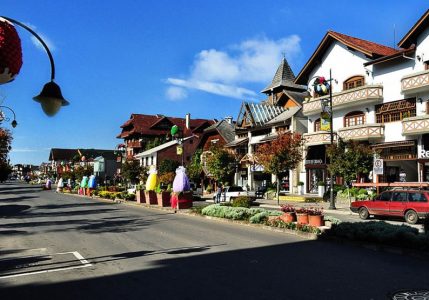 Gramado, um paraíso para os chocólatras, com suas charmosas chocolaterias artesanais que prometem uma viagem deliciosa através de sabores e aromas únicos