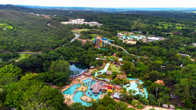 O Hot Park considerado um dos melhores parques aquáticos do mundo fica dentro do complexo Rio Quente Parques Resorts Foto Divulgação Aviva