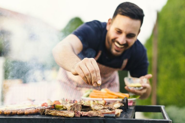 6 erros que um bom churrasqueiro precisa evitar a todo custo