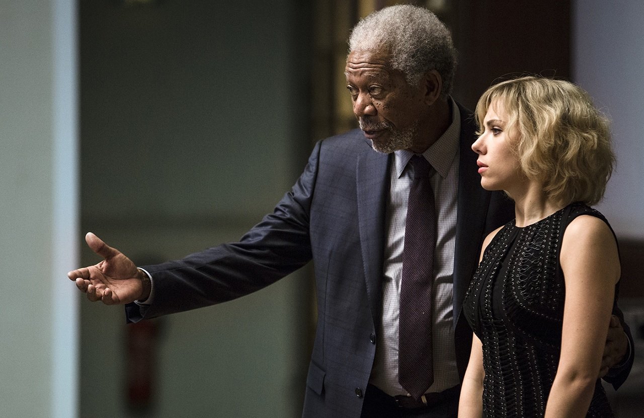 Filmaço Lucy com Scarlett Johansson e Morgan Freeman está bombando na Netflix