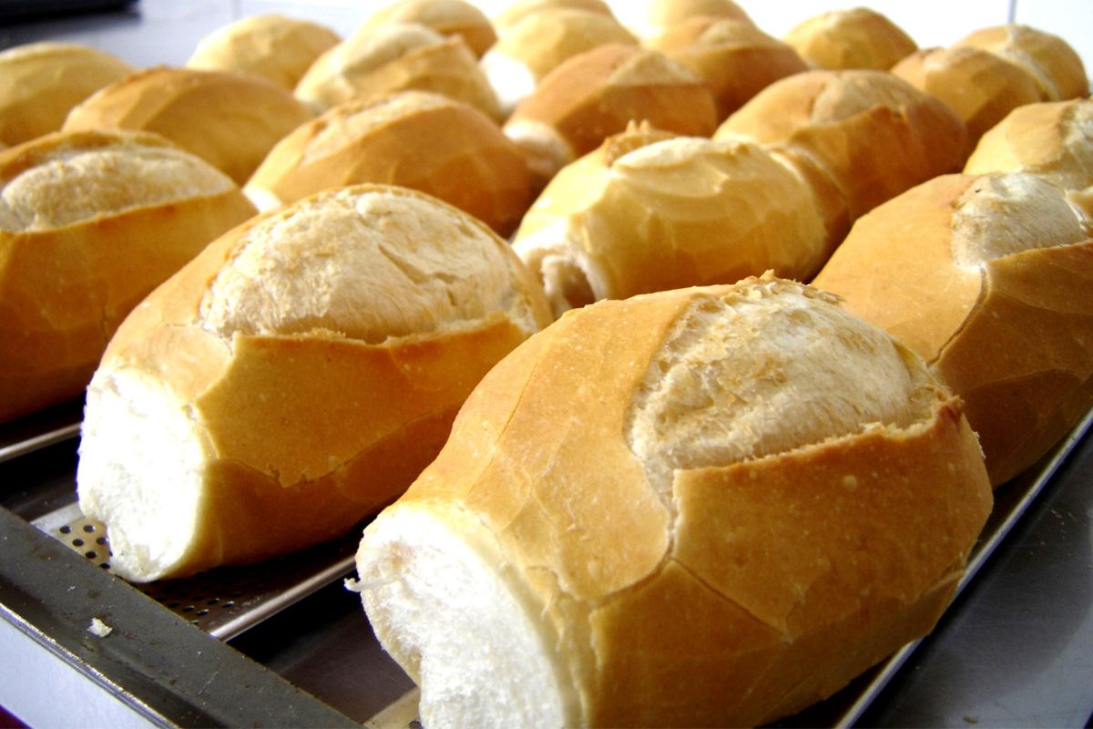 forma correta de comer pão francês