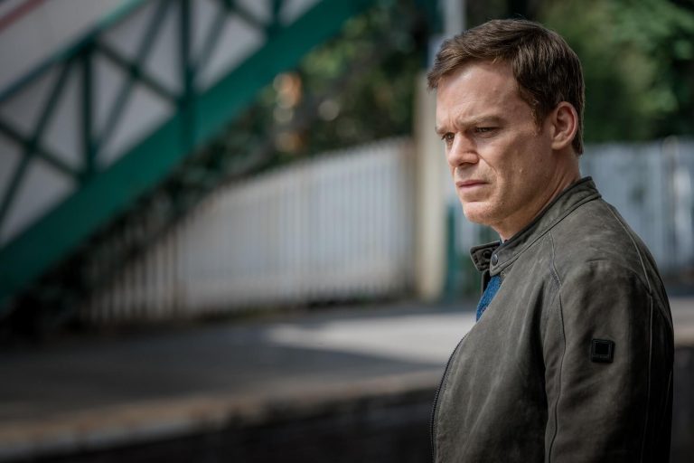 A minissérie escondida na Netflix com apenas 8 episódios e cheia de reviravoltas que você precisa ver agora!