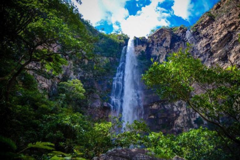 A cachoeira mais alta de Goiás tem uma beleza rara e esconde um segredo que poucos conhecem