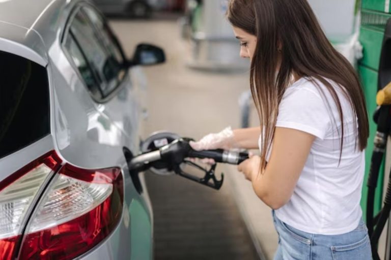 É isso que faz o seu carro consumir até 10% a mais de combustível (quase ninguém sabe!)