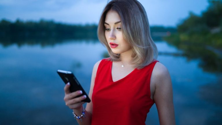 99% das pessoas fazem isso com o celular e acabam reduzindo a sua vida útil pela metade