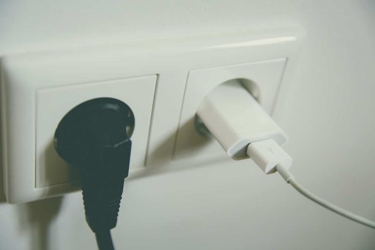 O aparelho que mais consome energia elétrica em casa (mesmo desligado)