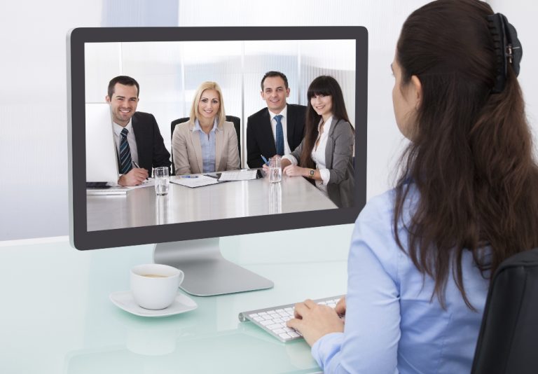 6 dicas infalíveis para brilhar na entrevista online e garantir sua vaga de trabalho remoto