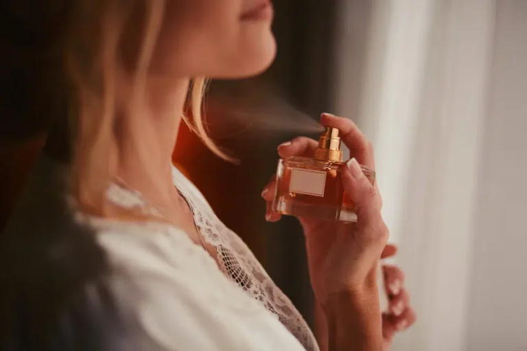 10 perfumes femininos refrescantes ideais para dias quentes