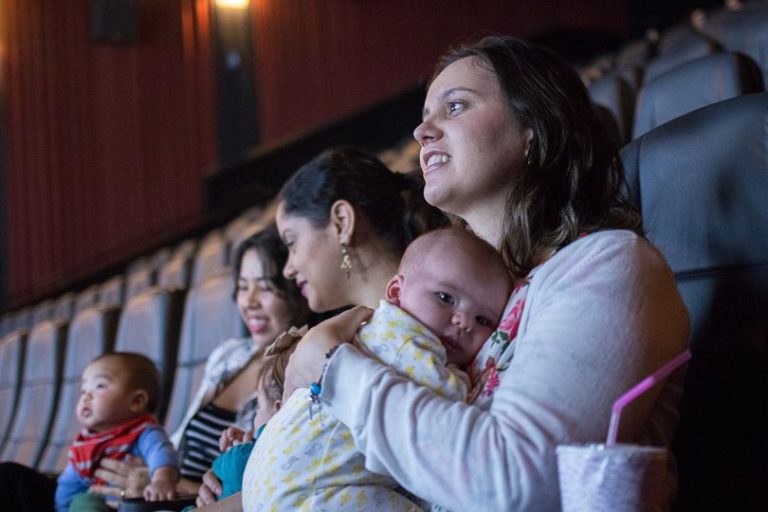 Goiânia recebe sessão de cinema dedicada para famílias com bebês