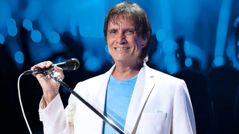 Roberto Carlos faz show no aniversário de 91 anos de Goiânia; assinante do Clube Curta Mais tem 91% de descontos