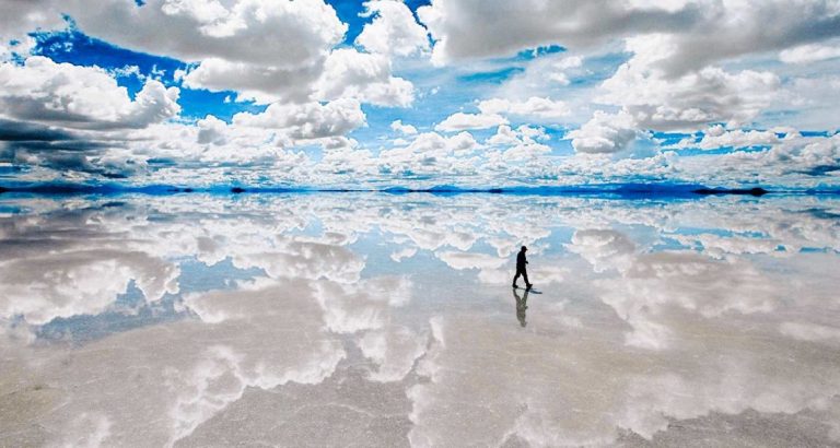 Conheça o maior deserto de sal do mundo (o único ponto natural brilhante que dá para ver do espaço!)