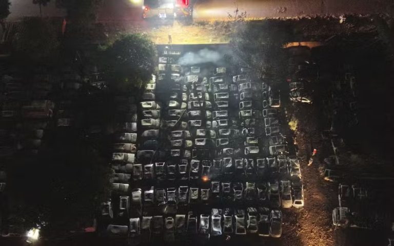 Vídeo mostra quando 85 carros são atingidos por incêndio em Goiânia