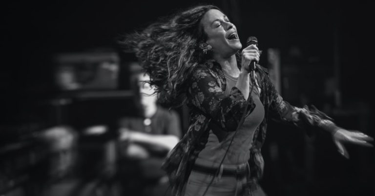 Alanis Morissette anuncia show extra no Brasil