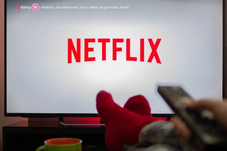 Descubra a minissérie escondida da Netflix com apenas 8 episódios que vai explodir sua mente!