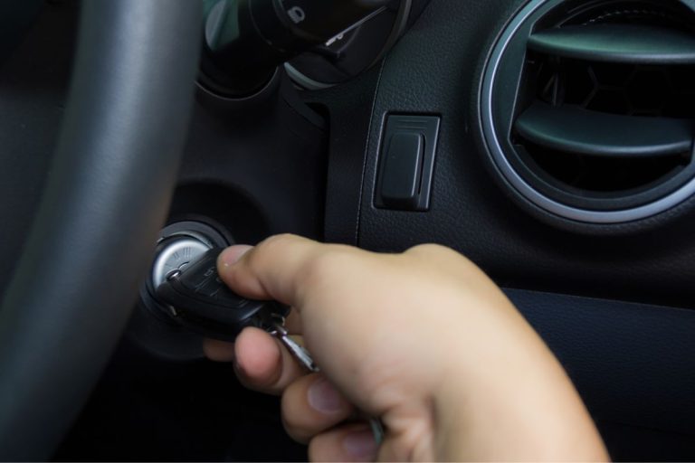 Esse é o jeito certo de desligar o carro, segundo especialista (existe sim, tá?)