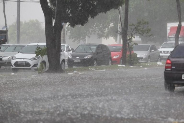 Frente fria pode trazer rajadas de vento e tempestades para Goiás