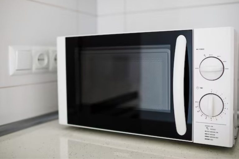 O perigo que todo forno micro-ondas esconde e pouca gente sabe (cuidado, tá?)