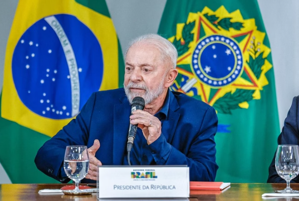 Lula foi orientado a evitar viagens de longas horas