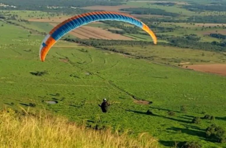 A cidade goiana nde a aventura alça voo e o Cerrado revela sua alma