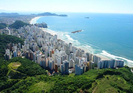 Guarujá, a Pérola do Atlântico, oferece paisagens únicas e experiências inesquecíveis, conquistando turistas de todo o Brasil.