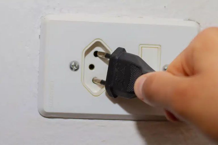 Esse é o verdadeiro VILÃO da sua conta de luz (não é chuveiro e nem geladeira)