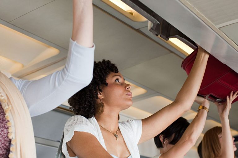 Descubra o que ninguém te conta sobre bagagem de mão: 5 dicas essenciais para viajar sem estresse!
