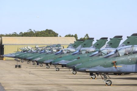 Base Aérea de Anápolis: pilar da defesa nacional, abrigando caças modernos e desempenhando um papel crucial na proteção do espaço aéreo brasileiro.