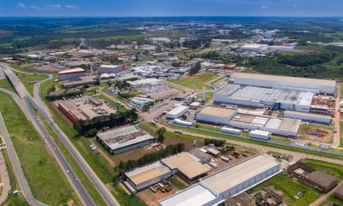 O polo farmacêutico de Anápolis é referência nacional, abrigando grandes indústrias que impulsionam a economia do Centro-Oeste e do Brasil.