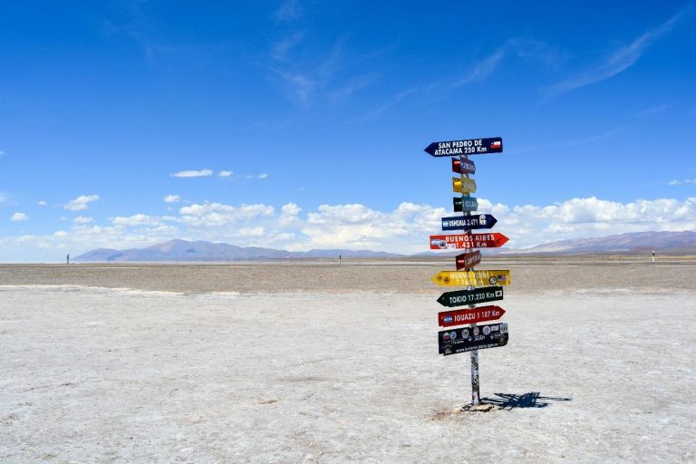 5 destinos incríveis para viajar pelo mundo sem gastar muito