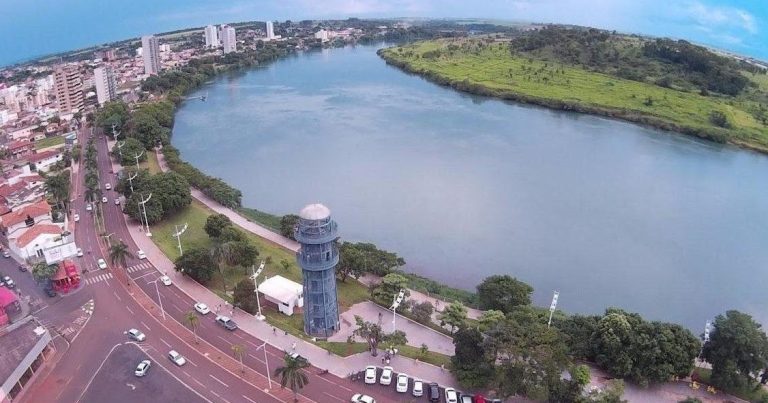 Cidade goiana com lago apaixonante é a queridinha de pescadores que gostam de peixes briguentos