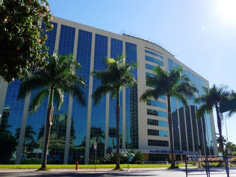 Governo de Goiás abre 34 vagas temporárias com salário de até R$ 25,7 mil