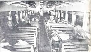 Passageiros do trem que fazia o trajeto Goiânia-Catalão em 1980. A viagem durava 13 horas.. Foto retirada do instagram Goiás tem História