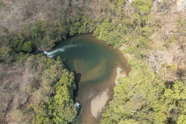 Cidade em Goiás tem uma prainha secreta e atrações turísticas que vão te deixar de queixo caído