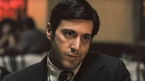 Al Pacino como Michael Corleone em 'O Poderoso Chefão': uma atuação que redefiniu o cinema e marcou a história de Hollywood