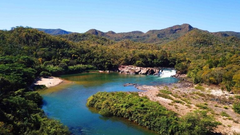O paraíso escondido da Chapada dos Veadeiros com águas termais, cavernas e aventuras de tirar o fôlego!