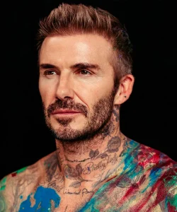 David Beckham, símbolo de elegância e beleza no futebol, combina talento e estilo dentro e fora dos gramados