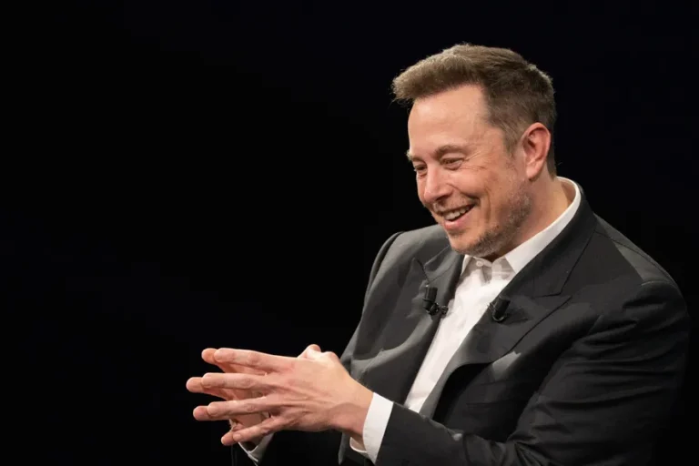 Elon Musk fala pela primeira vez sobre o lançamento do celular da Tesla