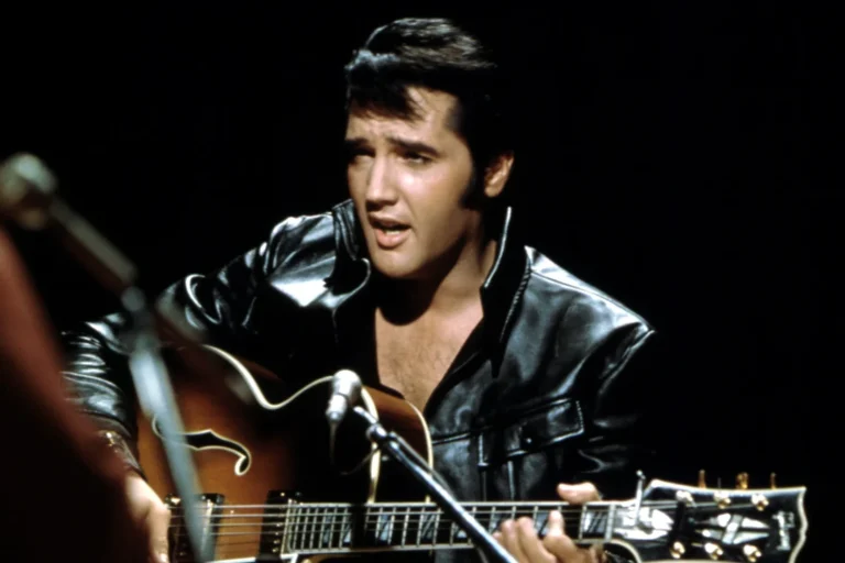 90 anos de Elvis Presley: as músicas mais tocadas e o impacto duradouro do Rei do Rock no Brasil