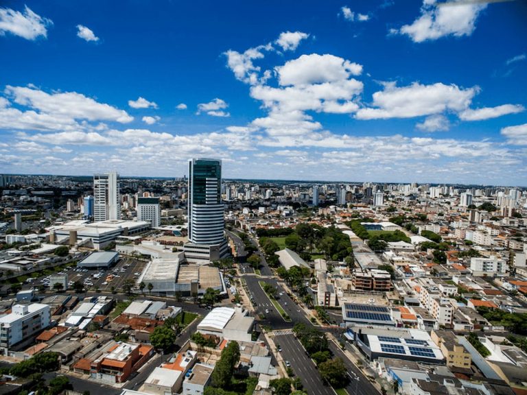 Cidade considerada como a capital do Triângulo Mineiro pulsa no ritmo da modernidade e da tradição
